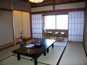 a room with a table and chairs in a room at Usyounoie Sugiyama in Gifu