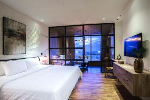 TV a/nebo společenská místnost v ubytování SIM Boutique Hotel
