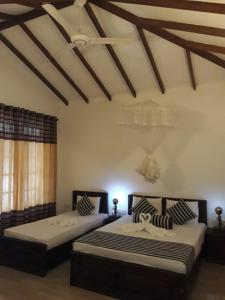 Кровать или кровати в номере Isanka Lion Lodge