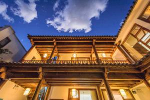 Uma varanda ou terraço em Dali Xian Jing Courtyard Inn