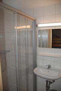 A bathroom at Pension Bäuerle Még 31 kép