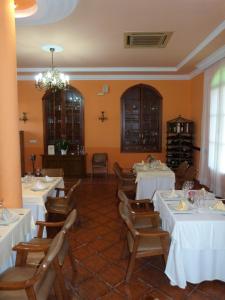 En restaurant eller et andet spisested på Hostal Restaurante Las Canteras