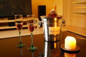 two glasses of wine and a bottle of champagne at Ferienhaus Halbritter Pouch 1 in Pouch