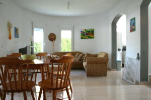 A seating area at Eagle 2
