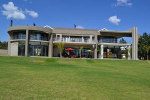 a large building with a lawn in front of it at Dante Deo Guesthouse in Bloemfontein