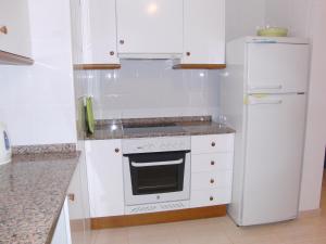 A kitchen or kitchenette at Eagle 2