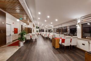 مطعم أو مكان آخر لتناول الطعام في Sera Lake Resort Hotel Spa & Aparts