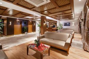Fuajee või vastuvõtt majutusasutuses Sera Lake Resort Hotel Spa & Aparts
