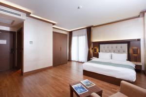 Кровать или кровати в номере Sera Lake Resort Hotel Spa & Aparts