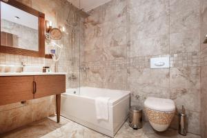 Ванная комната в Sera Lake Resort Hotel Spa & Aparts