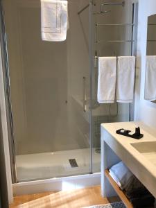 A bathroom at 200 ROOMS & TERRACE