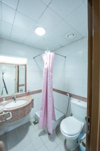 Ванная комната в Rawdhat Al Mukhtara Hotel
