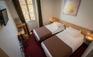 Ένα ή περισσότερα κρεβάτια σε δωμάτιο στο Hotel Restaurant Le Castel Fleuri