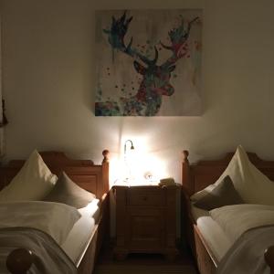 Postel nebo postele na pokoji v ubytování Hotel Alt Annaberg