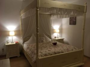 Postel nebo postele na pokoji v ubytování Hotel Alt Annaberg