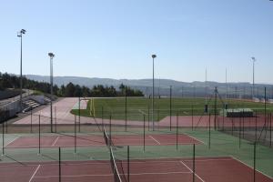 Tennis und/oder Squash in der Unterkunft Les Hauts du Gevaudan oder in der Nähe