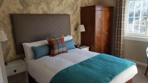 Cama o camas de una habitación en Bridge of Orchy Hotel