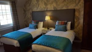 Cama o camas de una habitación en Bridge of Orchy Hotel