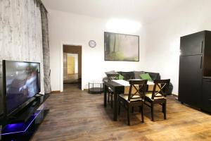 Televiisor ja/või meelelahutuskeskus majutusasutuses Lana Appartements