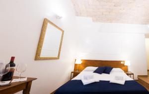ローマにあるCasa Vacanza GVSのベッドルーム1室(ベッド1台、タオル2枚付)