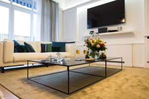 TV i/ili multimedijalni sistem u objektu Luxueux logement Bourgeois de 250 M2 climatisé