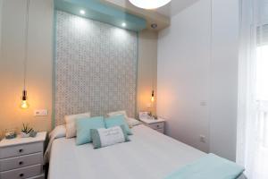 A bed or beds in a room at Summerland Apartments Rota