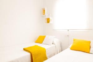A bed or beds in a room at Summerland Apartments Rota