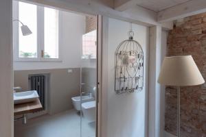 Ένα μπάνιο στο New loft in the heart of Bologna +11 φωτογραφίες