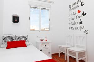 A bed or beds in a room at Summerland Apartments Rota
