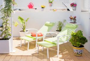 A seating area at Summerland Apartments Rota