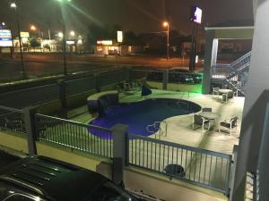 Bazén v ubytování Texas Inn McAllen Airport nebo v jeho okolí