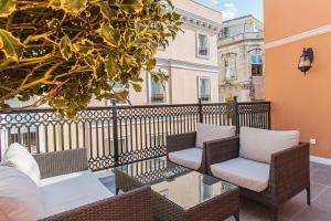 A balcony or terrace at Meroddi Bagdatliyan Hotel