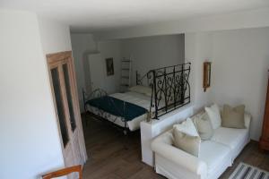A bed or beds in a room at La Baita Dinner & Bed