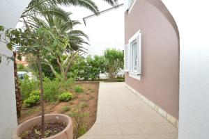 Vonkajšia záhrada v ubytovaní Apartment with garden - Ana 1