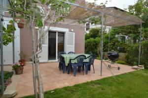 Vonkajšia záhrada v ubytovaní Apartment with garden - Ana 1