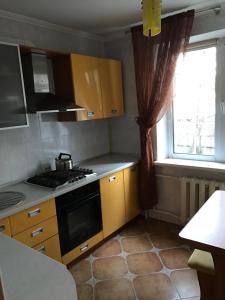 Η κουζίνα ή μικρή κουζίνα στο Beautiful Apartment on Korolenka 31