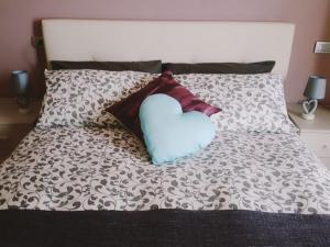 A bed or beds in a room at Cuorematto