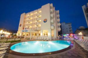 Bazén v ubytování Selen Hotel nebo v jeho okolí
