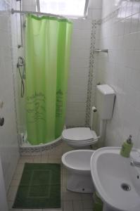 Et badeværelse på F! Lisbon Guest House