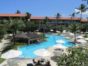 En udsigt til poolen hos Flat Resort Marulhos eller i nærheden