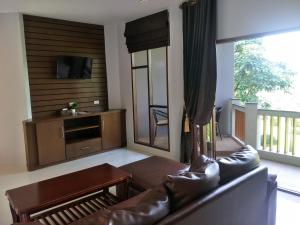 Posezení v ubytování Lanta Intanin Resort - SHA Extra Plus