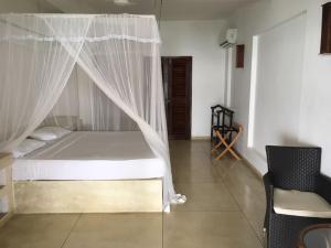 Кровать или кровати в номере Sun N Sea Hotel