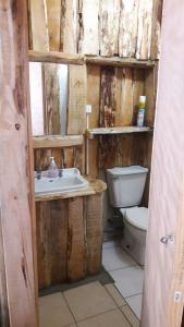 Ein Badezimmer in der Unterkunft Hostal Los Guindos