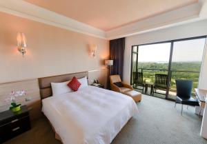 a hotel room with a bed and a large window at Yundeng Landscape Hotel in Fanlu