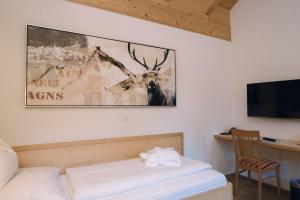 Ein Bett oder Betten in einem Zimmer der Unterkunft Hotel Garni Passeier