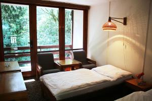Łóżko lub łóżka w pokoju w obiekcie Hotel Medlov Depandance