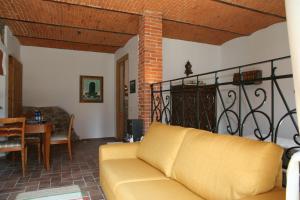 A seating area at La Baita Dinner & Bed