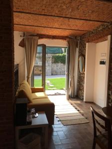 A seating area at La Baita Dinner & Bed