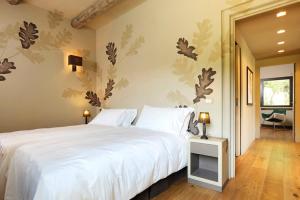 A bed or beds in a room at Villaflair - Design Villa Porto Ercole Még 13 kép
