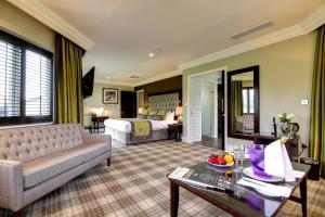 Ruang duduk di Ramside Hall Hotel, Golf & Spa